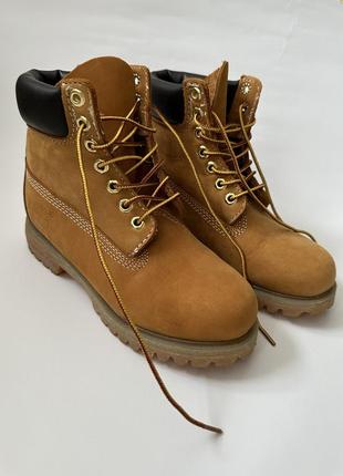 Жовті черевики timberland