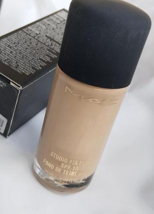 Mac тональный крем.