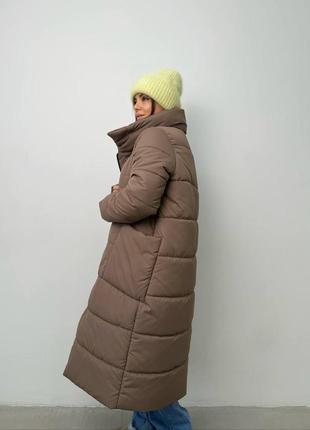 Тепла довга дута стьобана зимова куртка на екопуху, об'ємна куртка на зиму з глибокими кишенями на кнопках