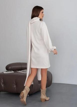 Молочное ангоровое платье с длинным поясом-палантином размер s2 фото