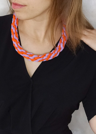 Оранжево-бузкове масивне жіноче намисто з тканини