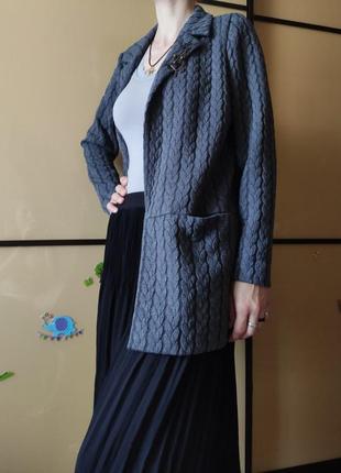Трендовый серый вязаный трикотажный кардиган пиджак вязка в виде косы2 фото