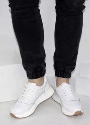 Белые весенние кроссовки на шнурках2 фото
