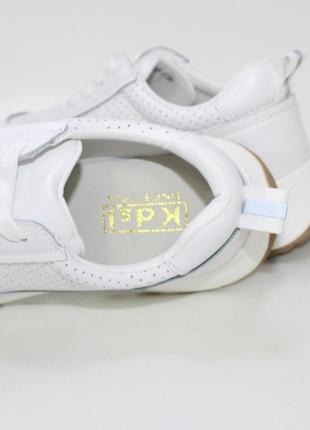 Белые весенние кроссовки на шнурках6 фото