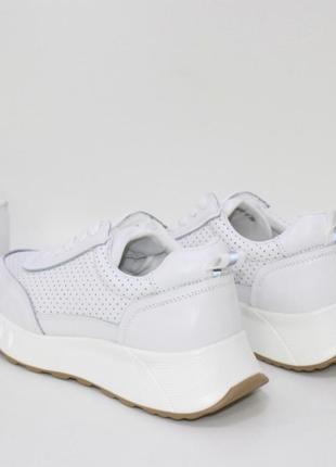 Белые весенние кроссовки на шнурках3 фото