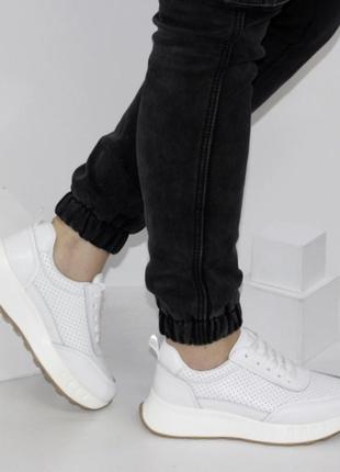 Белые весенние кроссовки на шнурках7 фото