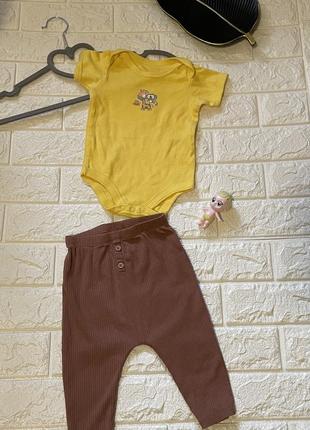 Набор одежды на малыша 6-9 месяцев в новом состоянии боди штанишки