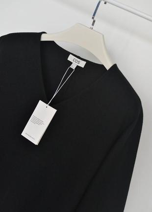 Черный шерстяной свитер cos7 фото