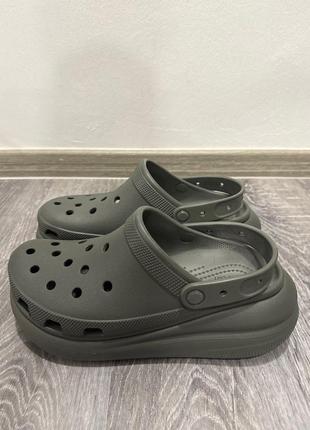 Крокс крат клог платформа оливковые crocs classic crush clog dusty olive5 фото