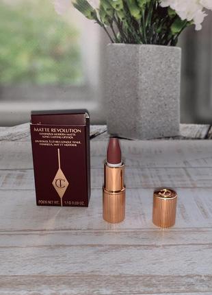 Charlotte tilbury matte revolution pillow talk medium 2 помада матова1 фото