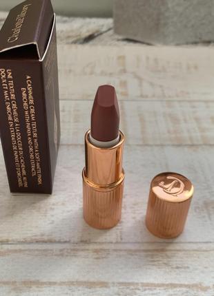 Charlotte tilbury matte revolution pillow talk medium 2 помада матова6 фото