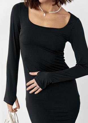 Платье женское силуэтное миди черное с квадратной горловиной4 фото
