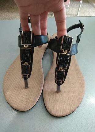 Босоніжки з декором