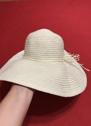 Широкополая натуральная шляпа