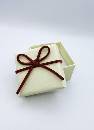 Коробочка для украшений под кольцо,кулон или серьги квадратная бежевая1 фото