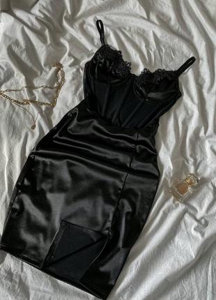 Идеальное маленькое черное платье6 фото
