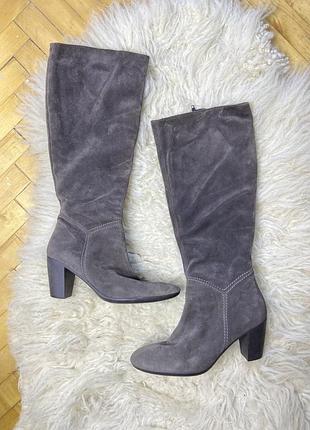 Замшевые сапоги в состоянии новых на замке