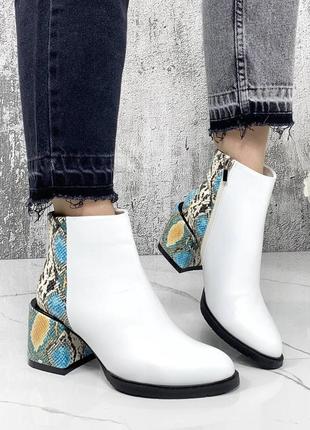 Натуральные кожаные белые демисезонные и зимние ботильоны – ботинки на невысоких каблуках2 фото