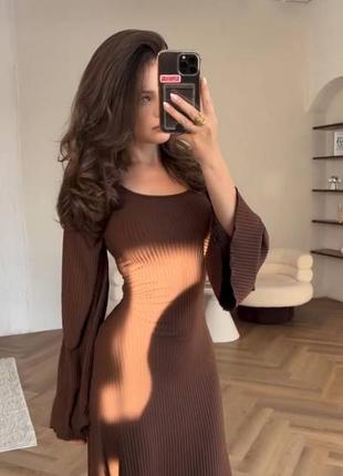 Сукня максі однонтонна на довгий рукав приталена якісна стильна трендова коричнева3 фото