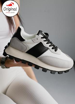 Женские эффектные кроссовки