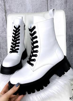 Натуральные кожаные белые демисезонные и зимние ботинки - берцы на черной подошве2 фото
