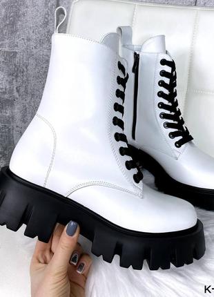Натуральные кожаные белые демисезонные и зимние ботинки - берцы на черной подошве4 фото