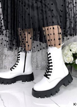 Натуральные кожаные белые демисезонные и зимние ботинки - берцы на черной подошве5 фото