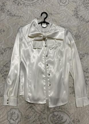 Блузка женская, за деталями обратитесь в личные сообщения.