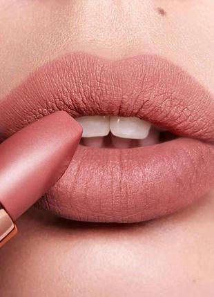 Charlotte tilbury pillow talk помада matte revolution lipstick в оттенке pillow talk2 фото