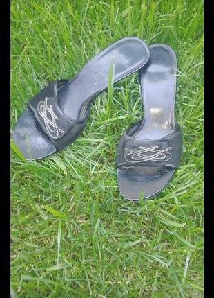 Босоніжки жіночі на підборах