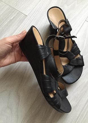 Кожаные сандали босоножки clarks