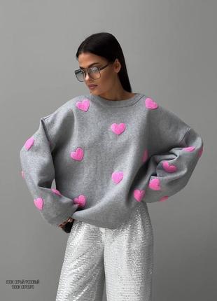 Женский свитер приятный с сердечками серый розовый приятный объемный оверсайз плотный