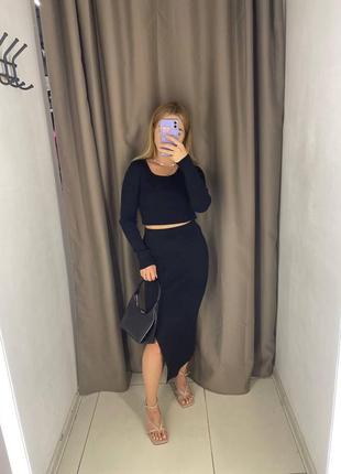 Жіночий костюм топ та спідниця