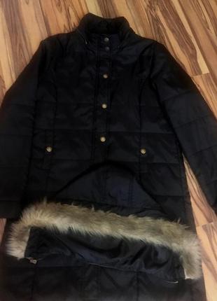 Итальянское легкое стеганое пальто черного цвета со съемным капюшоном3 фото