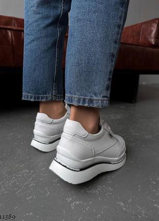 Женские кроссовки на каждый день белые стильные кожаные8 фото