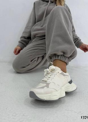 Кроссовки кожаные молочные белые серые на платформе на шнурках весенние2 фото
