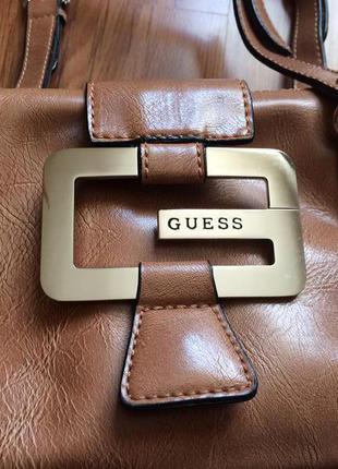 Сумка guess коньячного кольору, оригінал, з підвіскою