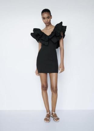 Сукня міні йвід zara Ducks / короткое трикотажное платье в рубчик с открытыми плечами зара чёрное