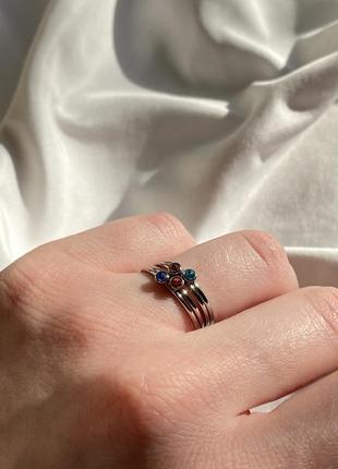 Тонкий серебристый кольцо с камешками4 фото