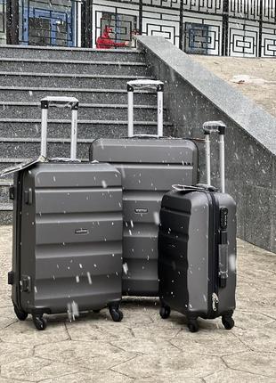 Якісна валіза ,польша ,противоударний пластик ,усі розміри ,кодовий замок ,wings2 фото