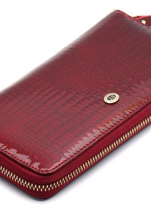 Бордовий лаковий гаманець з натуральної шкіри на блискавці з ремінцем для руки st leather s4001a