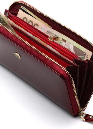 Бордовий лаковий гаманець з натуральної шкіри на блискавці з ремінцем для руки st leather s4001a3 фото