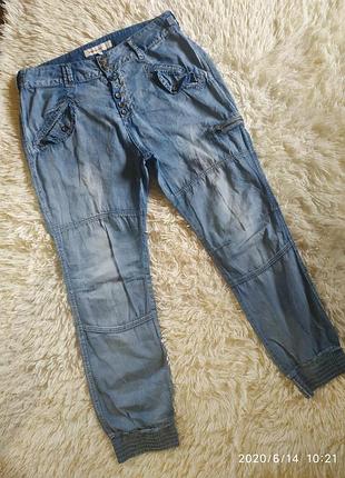 Легкие джинсовые брючки-спорт