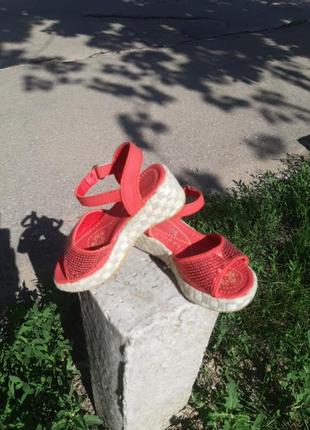 Красные нарядные босоножки,сандалии для девочки2 фото
