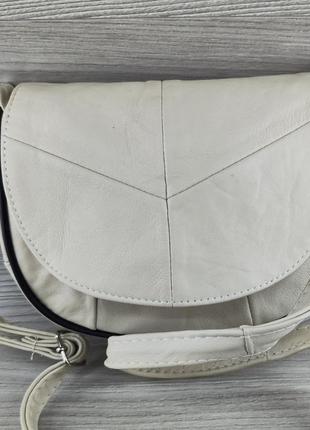 Стильная кожаная сумка кросс-боди с регулируемым плечевым ремнем для женщин в светло -бежевом цвете