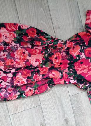 Стильно платье с цветочным принтом4 фото
