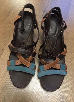Шкіряні сандалі босоніжки clarks