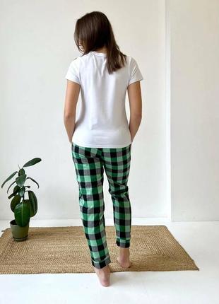 Піжамний жіночий комплект cosy у клітинку зелено/чорний (штани+біла футболка)2 фото