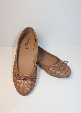 Дуже милі балетки. італія