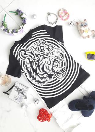 Стильная модная футболка со стразами фирмы empire